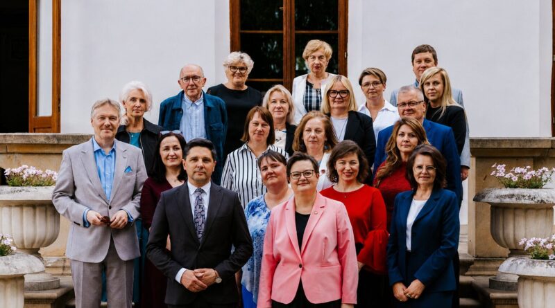 Wiceminister edukacji w Szczurowej. Rozmawiano o edukacji dorosłych i działalności LOWE